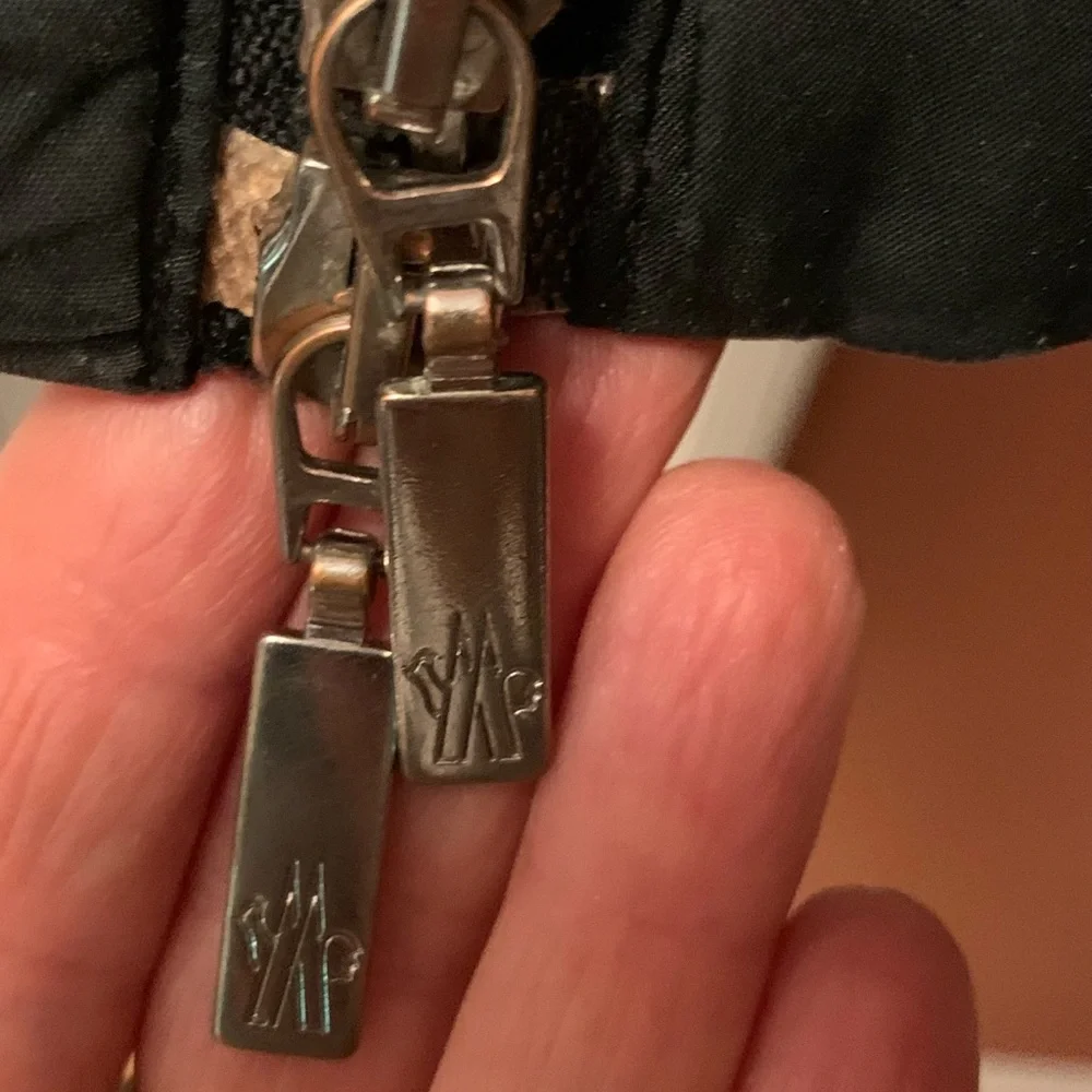 MONCLER - Classic Two-Way Zip Quilted Down Mid-Length Coat Size 1 - Picture 10 of 10